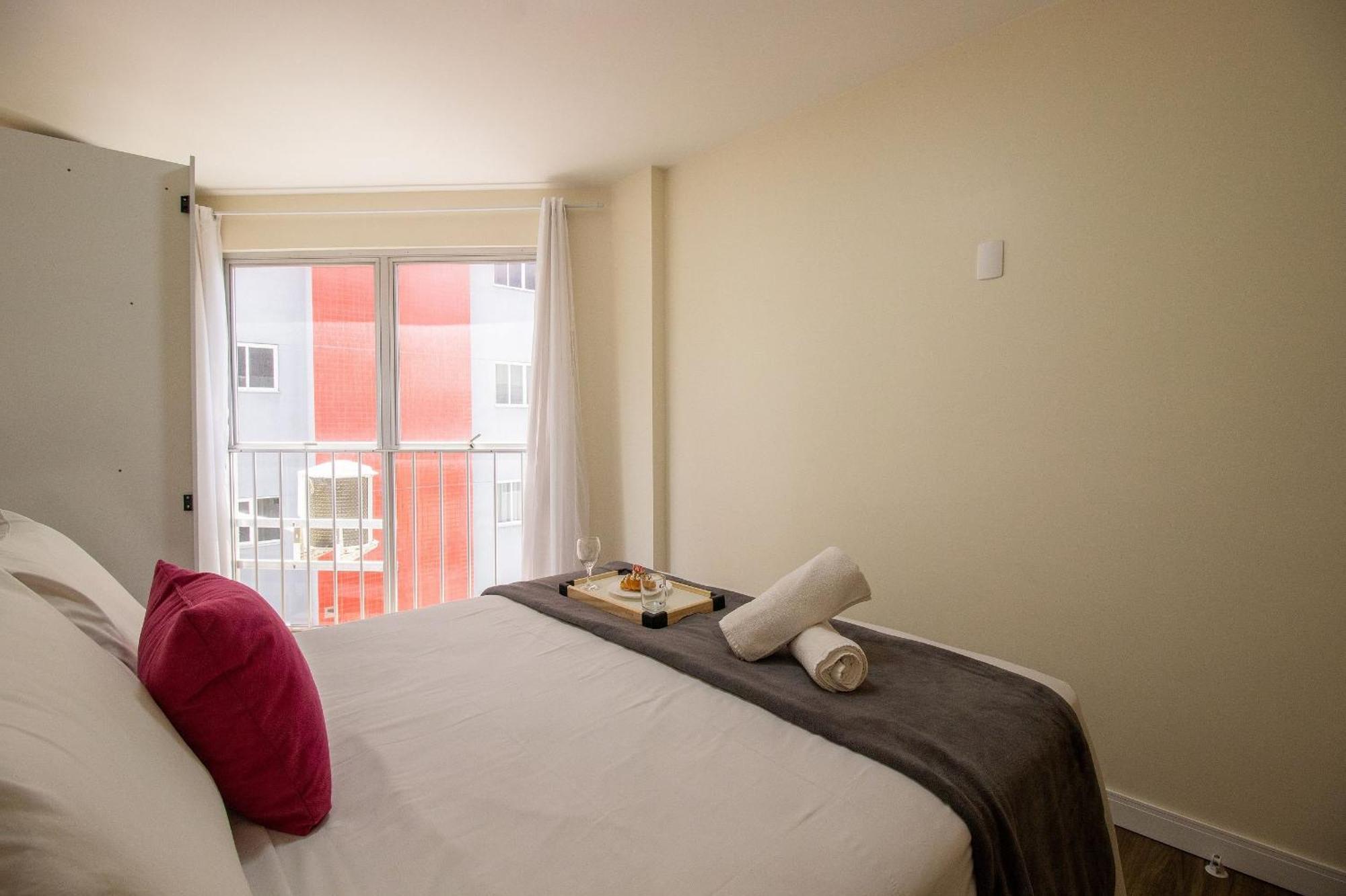 Apartamento Crm127 - 3 Dorm, Confortavel, Garagem, Centro Balneario Camboriu
